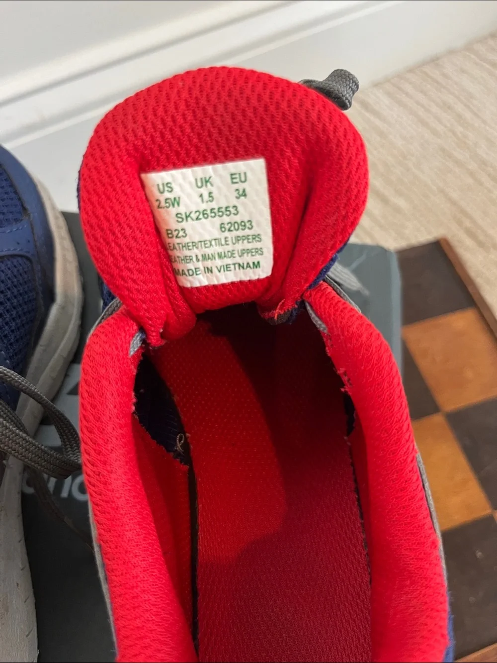 Saucony Kids Navy, Red & Gray Athletic Sneakers size 2.5 Wide